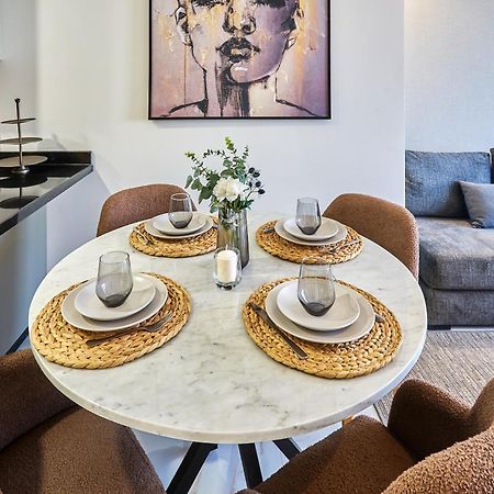 Sleek And Modern 2-Bed Unit In Downtown Casa Apartment คาซาบลังกา ภายนอก รูปภาพ